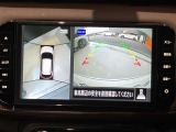 前後左右4つのカメラで、上から見たような映像をお届け、駐車時も安心、アラウンドビューモニター付(肉眼では確認し辛い左前の映像に切り替えることも可能です)。