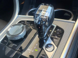 ●MTモード付きAT:通常は自動でおこなわれる変速(ギアチェンジ)をドライバーの操作によって意図的に変えられるシステムです。より一層普段のドライブをお楽しみいただけます!