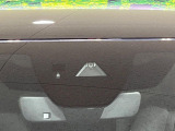 【スマートブレーキサポート】走行中に前方の車両等を認識し、衝突しそうな時は警報とブレーキで衝突回避と被害軽減をアシスト。より安全にドライブをお楽しみいただけます。