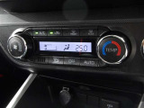 車内の温度管理に便利なオートエアコン☆