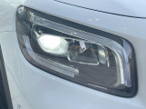 ●LEDヘッドライト:夜間走行時も良好な視界を確保し安心して運転できる高輝度LEDヘッドライトを装備!点灯速度が早く、消費電力も抑えられています。