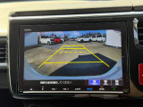 駐車時の安全確認をサポートするバックカメラも使用できます。インターナビで様々な情報を得ることもできます。