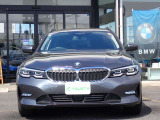 BMW在庫保有台数常時100台以上!ご来店の際はBMW本店(厚木市下荻野140-1)にご来店ください!弊社自慢の全天候型ショールーム!BMW在庫保有台数常時100台以上ございます!