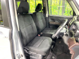 運転席まわりには十分なスペースがあり、大柄な方でもゆったり運転していただける環境です。
