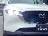 アダプティブLEDヘッドライト カメラや車速センサーと連動して、ハイ、ロー、ワイドローのLEDライトを常に最適な配光に自動制御する優れものです!