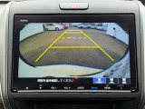 駐車時の安全確認をサポートするバックカメラも使用できます。インターナビで様々な情報を得ることもできます。