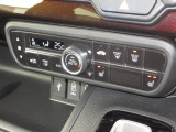 エアコンはオートエアコンでお好みの温度調整が出来、オールシーズン快適にドライブできます!さらに、運転席&助手席シートヒーターが付いてます。2段階に温度設定が可能です。