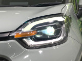 【LEDヘッドライト】悪天候や夜間走行時も良好な視界を確保し安心して運転できる高輝度LEDヘッドライトを装備!点灯速度が早く、消費電力も抑えられています。