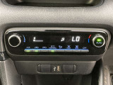 オートエアコンは温度を設定するだけで、自動で風量などを設定してくれます。運転しながら操作も必要ないので、安全性も向上します。