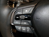 【ステアリングリモコン】ステアリングにオーディオ調節可能なスイッチが装備されていますので運転中でも視線をそらさずにオーディオの調節が可能です!