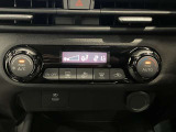 オートエアコン付きですので予め温度設定すれば後はセンサーが感知して設定温度を保ってくれますので快適なドライブが楽しめます。雨の日のガラスの曇りもなく安全な運転ができます。