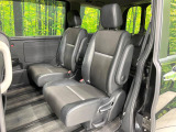後部座席も気になるようなキズ・汚れやへたり等、大きなダメージはなく、良好な状態です。