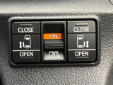 【両側パワースライドドア】スマートキーや運転席のスイッチで後席両側スライドドアの開閉が可能♪電動だから力を入れてドアを開ける必要が無く、小さなお子様でも簡単に開け閉めでき快適です♪