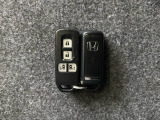 【スマートキー】持っているだけでエンジン始動や、ドアロックの開閉まで出来ちゃう賢く便利なスマートキーを装備!イモビライザーでセキュリティー対策もOK!