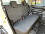 後部座席も気になるようなキズ・汚れやへたり等、大きなダメージはなく、良好な状態です。