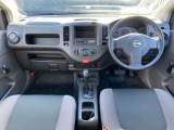 ADバンの運転席周りの画像です。