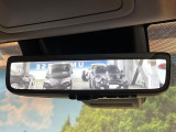 【デジタルインナーミラー】カメラが撮影した車両後方の映像をルームミラー内に表示。クリアな視界で状況の確認が可能です!※ドラレコ機能ご利用には別途SDカードをご用意いただく場合があります。