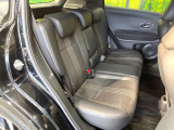 後部座席も気になるようなキズ・汚れやへたり等、大きなダメージはなく、良好な状態です。