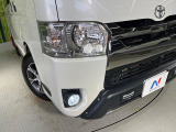 【LEDヘッドライト】悪天候や夜間走行時も良好な視界を確保し安心して運転できる高輝度LEDヘッドライトを装備!点灯速度が早く、消費電力も抑えられています。