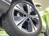 【純正17インチアルミホイール】外観にマッチした純正アルミホイールを装着しております。各種社外アルミホイールや、スタッドレスタイヤも取扱いしております。是非ご相談ください♪