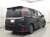 後ろから見ると車の印象も変わりますね♪
