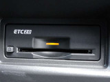 音声案内タイプETC2.0装備☆ビルトインタイプのETCですので、インテリアの邪魔をしません!ETCがあれば、キャッシュレスで料金所をノンストップで通過できます。