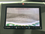 【バックモニター】後ろのカメラの映像をモニターに映し出すことができます!後方の見えない死角や、障害物との距離感をしっかり確認することができます!駐車が苦手な方におすすめです。