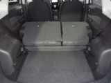 ラゲージルームだって広々です!シートを収納して更にお荷物積めちゃいます♪