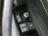 電動格納ミラー! スイッチひとつでミラーを畳めます。