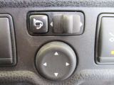 電動格納ドアミラーを装備しております。駐停車時や狭い路地でのすれ違い時などで便利です☆また、手元のスイッチで左右ガラス面の角度変更ができるため、お好みの角度に調整が可能です♪