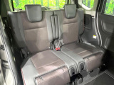 後部座席も気になるようなキズ・汚れやへたり等、大きなダメージはなく、良好な状態です。