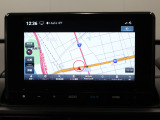【純正8インチナビ】使いやすいナビ操作にオーディオ機能も充実!Bluetooth接続で運転中のハンズフリー電話や好みの音楽を車内に流す事が出来ます。ラインナップや車種に応じて豊富な機能が使用可能♪