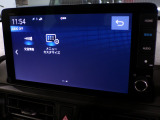 CD、DVD、Bluetooth、AM、FM、スマートフォン接続ができます。