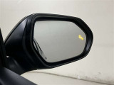 ウインカーミラーにはBSM(ブラインドスポットモニター)を搭載。隣を走る車両が死角に入るとLEDインジケーターを点灯。また、ウィンカーを出すとインジケーターも光って点滅!注意を促してくれます