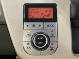 【オートエアコン】一度お好みの温度に設定すれば、車内の温度を検知し風量や温度を自動で調整。暑い&hellip;寒い&hellip;と何度もスイッチ操作をする必要はありません。快適な車内空間には必須の機能ですね♪