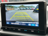 バックモニター装備。画面にて後方の確認が行えるので、バック駐車や車庫入れの際には重宝します。車の運転に慣れない方でも安心のガイドライン表示機能付。
