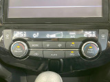 【左右独立型フルオートエアコン】運転席と助手席でそれぞれお好みの温度に設定可能。同乗者にも配慮した、快適な空調をお届け致します。