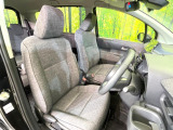 運転席シート廻りは使用感も少なく、良好な状態となっています。前オーナー様が丁寧に使っていたことがよくわかりますね。