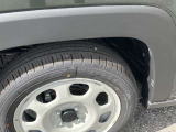 純正ホイールを装着しております。車両に関してのご質問は、スタッフまでお気軽にお問合せ下さい!TEL:0439-88-6662