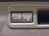 【パワーバックドア】スマートキーや運転席のボタンを押すだけでリアゲートが自動で開閉します!荷物を持っている時や、高い位置にあるバックドアを閉める際に便利な機能です♪