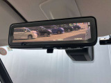 たくさん人や荷物を乗せてもクリアな視界を確保してくれるスマートルームミラー!