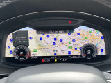 バーチャルコックピットでは、メーターやオーディオ操作、電話選択、地図の確認が可能。パネル内に高解像度の液晶ディスプレイを配置しております。