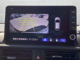 バックモニター付きで、車庫入れやバック時の後方確認をサポート。
