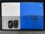 スマートキーは鍵をバッグに入れたままでもドアロックの開閉やエンジンのON・OFFができます。夜間や雨の日も鍵を探さなくて良いので便利です。