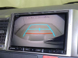 バックモニターも装備しております。バックギアに入れるとナビ画面に車の後方が映し出されます。これで後方確認も安心!