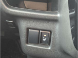 運転席シートヒーター装備です。