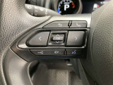 運転中、オーディオの操作をしてて、ハッとしたことはありませんか?ステアリングスイッチは、運転中でもハンドルでオーディオの操作が可能です。安全なドライブをサポートします。