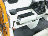 助手席側グローブボックスに充分な収納スペースがあります。