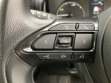 運転中、オーディオの操作をしてて、ハッとしたことはありませんか?ステアリングスイッチは、運転中でもハンドルでオーディオの操作が可能です。安全なドライブをサポートします。