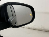 ウインカーミラーにはBSM(ブラインドスポットモニター)を搭載。隣を走る車両が死角に入るとLEDインジケーターを点灯。また、ウィンカーを出すとインジケーターも光って点滅!注意を促してくれます